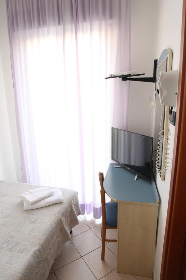 Hotel Giorg - Waterpark Included Ρίμινι Εξωτερικό φωτογραφία
