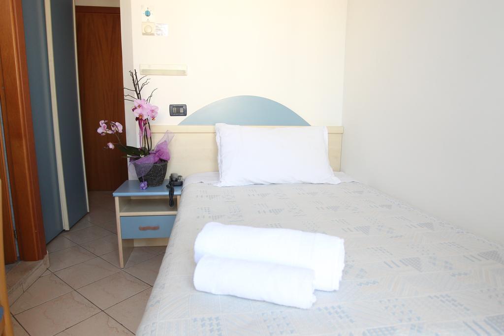 Hotel Giorg - Waterpark Included Ρίμινι Εξωτερικό φωτογραφία
