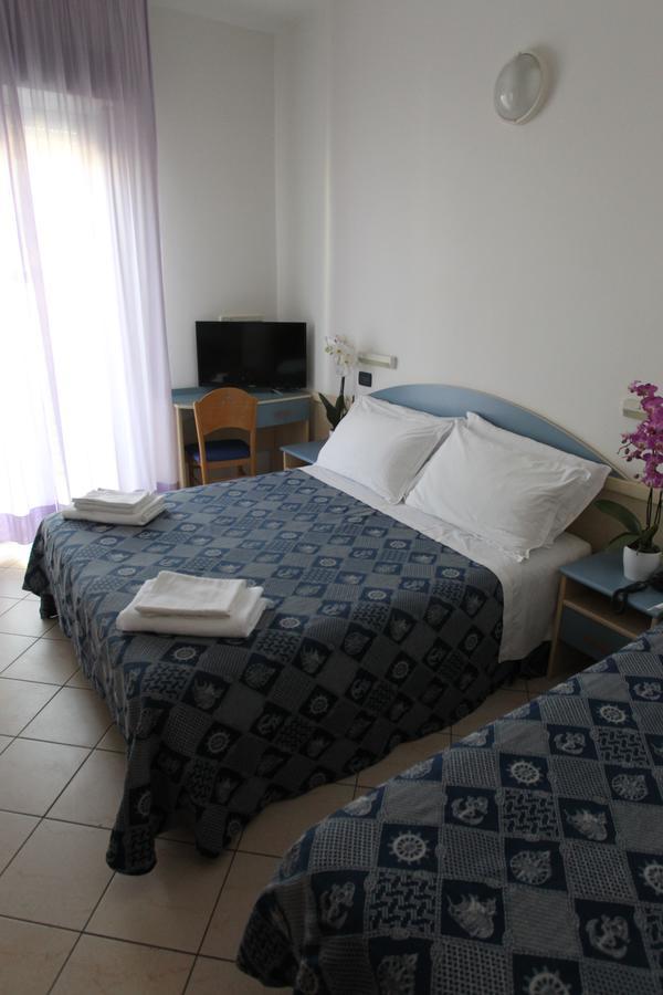 Hotel Giorg - Waterpark Included Ρίμινι Εξωτερικό φωτογραφία