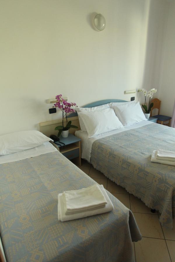 Hotel Giorg - Waterpark Included Ρίμινι Εξωτερικό φωτογραφία